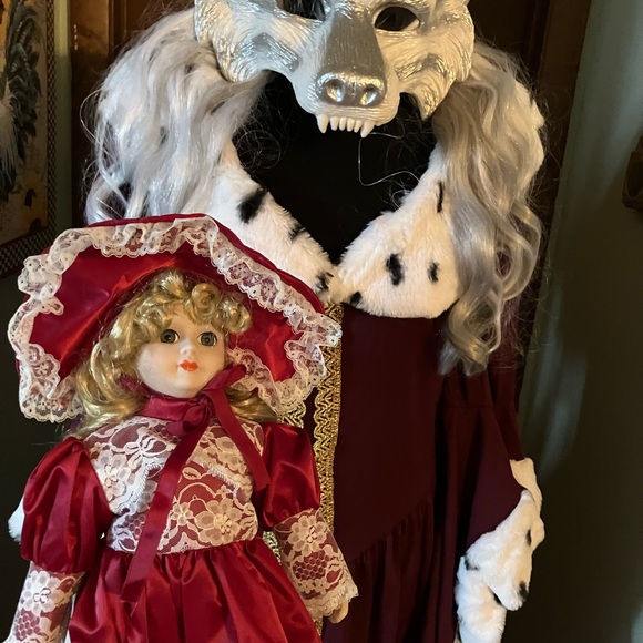 Adult Costume Cosplay Princess, Queen, Cruella de Vil, Big Bad Wolf, Cinderella - Picture 8 of 9